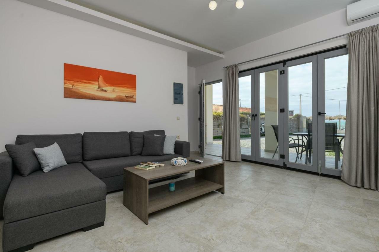 Coral Sea Apartment Коккинос Пиргос Экстерьер фото